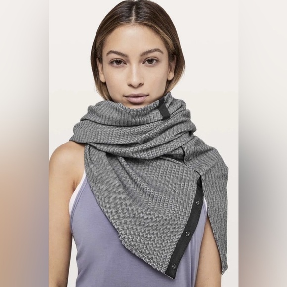 Lululemon Vinyasa Snap Scarf/Wrap/Cover Up Heathered Herringbone Black/Gray - Picture 1 of 10